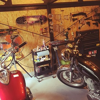 メリーガレージ_RoomCrip42_バイクガレージをアメリカンビンテージで楽しむインテリア作り！