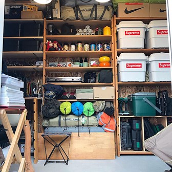 メリーガレージ_RoomCrip106_バイクガレージに溢れる物はボックス収納でおしゃれに整えよう！