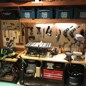 メリーガレージ_RoomCrip111_バイクガレージに溢れる物はボックス収納でおしゃれに整えよう！