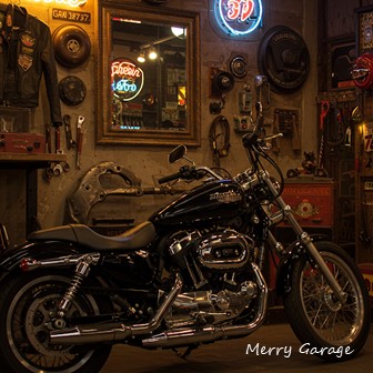 パブミラーがお洒落なバイクガレージ作りに欠かせない４つの理由_②空間に奥行きと明るさを演出できる