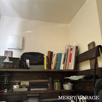 なぜ、狭いスペースに作ったミニ書斎のPCモニターは暗いのか?_隅っこだから天井に照明なんてない