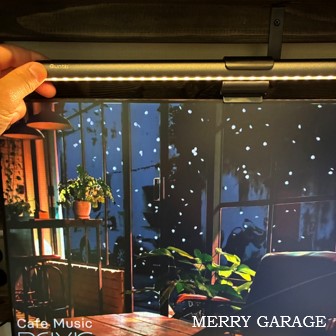 Quntis『Glow』はコスパ最高!ミニ書斎におすすめな7つの理由_③自在な角度調節で光が眩しくない