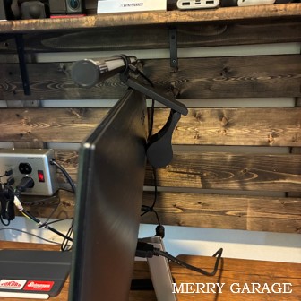 Quntis『Glow』はコスパ最高!ミニ書斎におすすめな7つの理由_①モニター上に置くだけの簡単設置