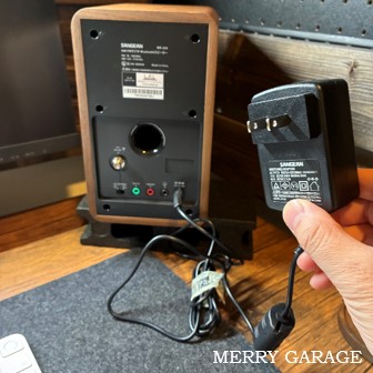SANGEAN WR-304のデメリット|最新じゃない機能を堪能せよ!_電源はACアダプタだし充電式じゃないし